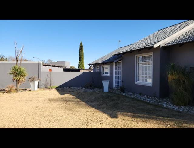 3 BEDROOM HOUSE FOR SALE IN SECUNDA CENTRAL